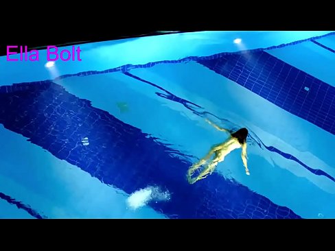 ❤️ Não consigo parar de observar, jovem loira apanhada nadando nua na piscina do resort ELLA BOLT ❤️  Sexo em pt-br.ttsex.ru ☑
