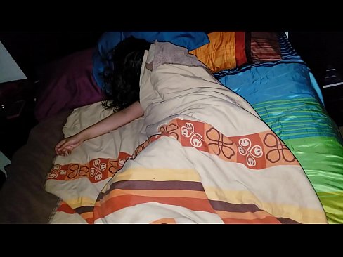 ❤️ Stepson berating sua jovem madrasta enquanto ela dorme. ❤️  Sexo em pt-br.ttsex.ru ☑